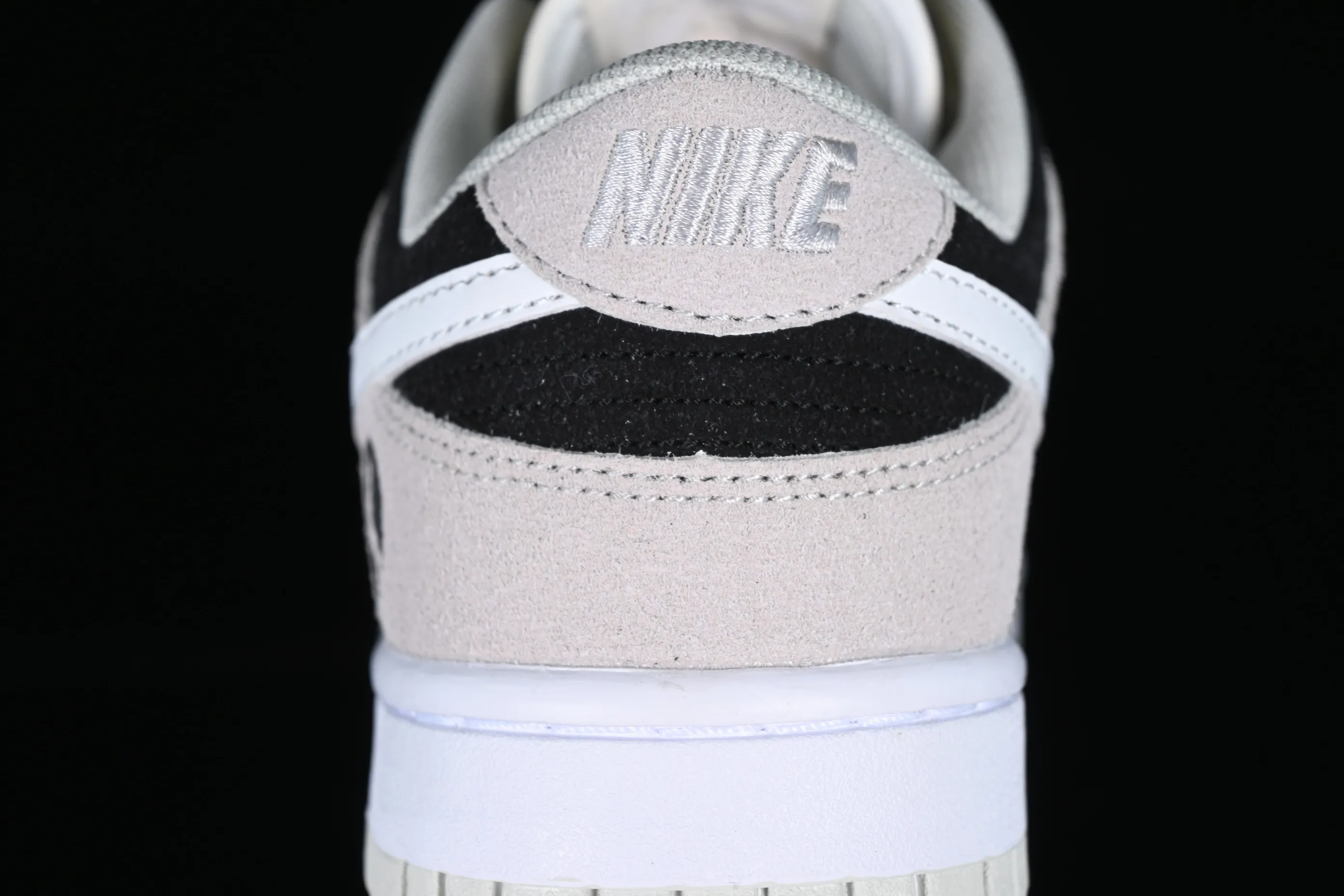 All Categories Nk SB Dunk Series Nk SB Dunk Low Low-top sneakers Cost-effective version Nk Dunk Low Retro "Vast Grey" Black and gray rabbit SB low-top sports and leisure sneakers DD8338-001